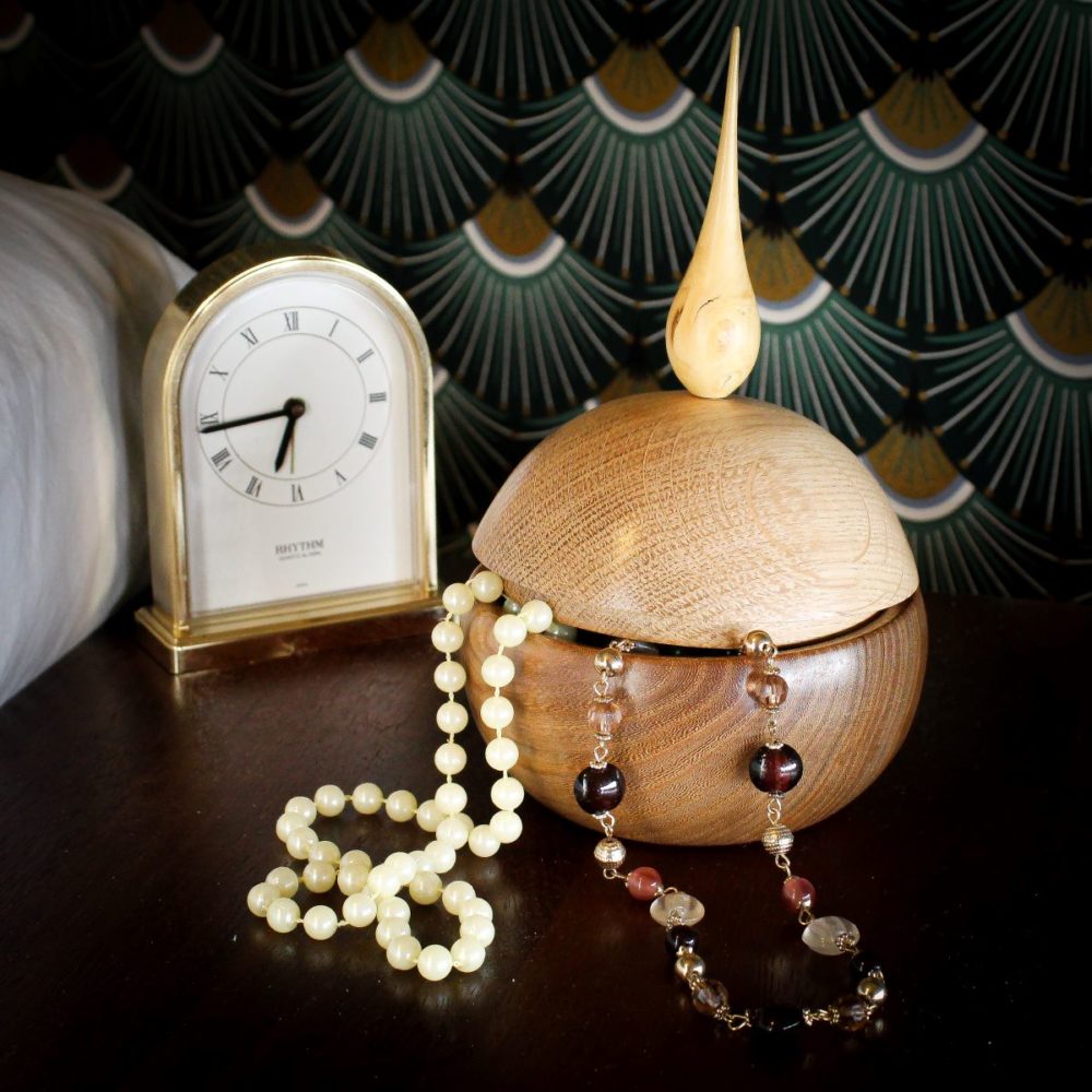 Boîte en sphère avec des bijoux