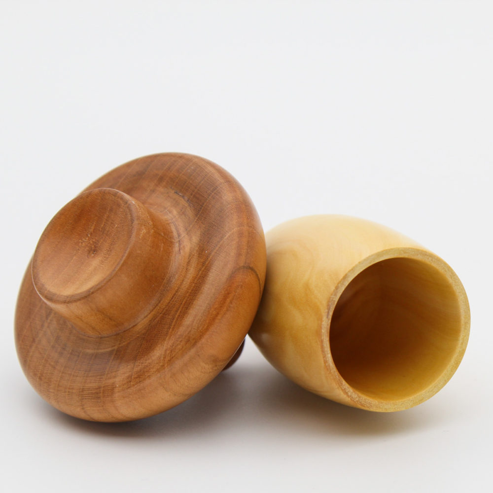 Gland en bois ouvert