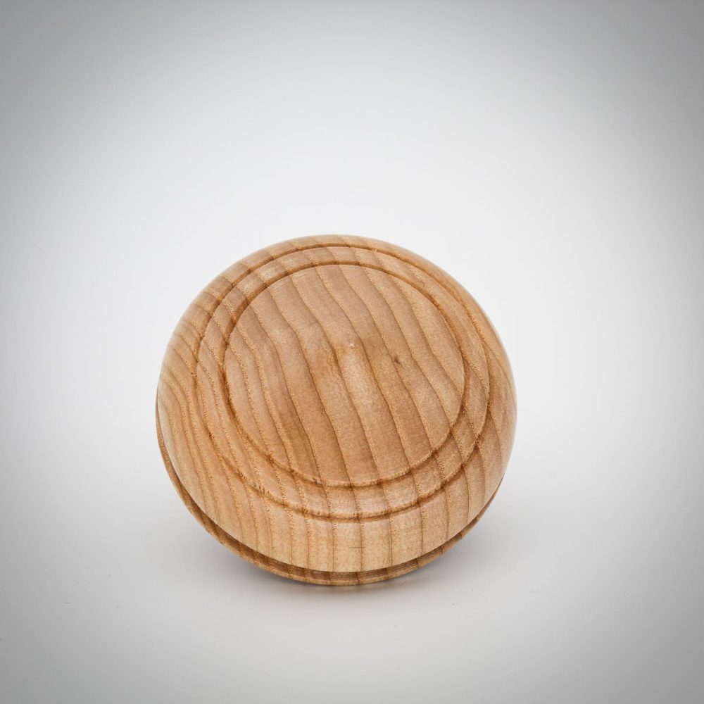 Toupie en bois vue du dessous