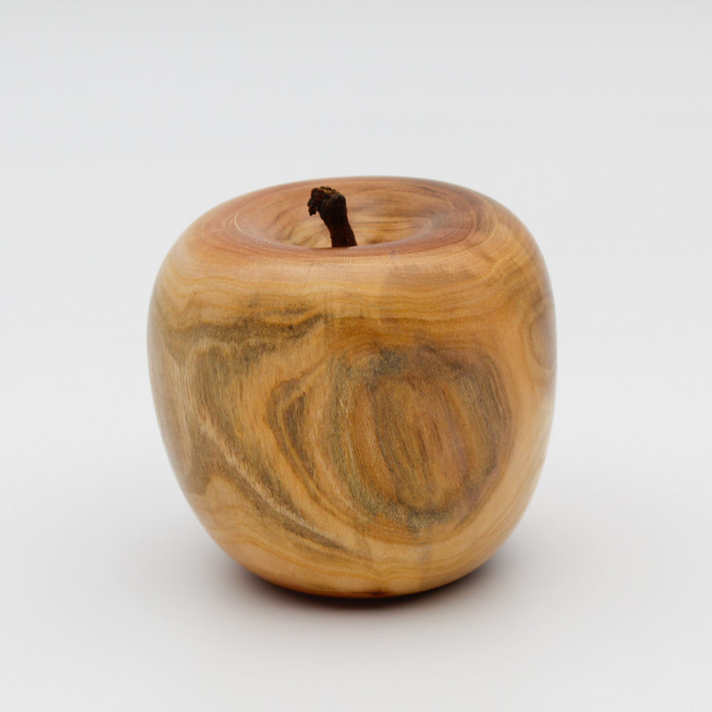 pomme décorative en bois vue de face