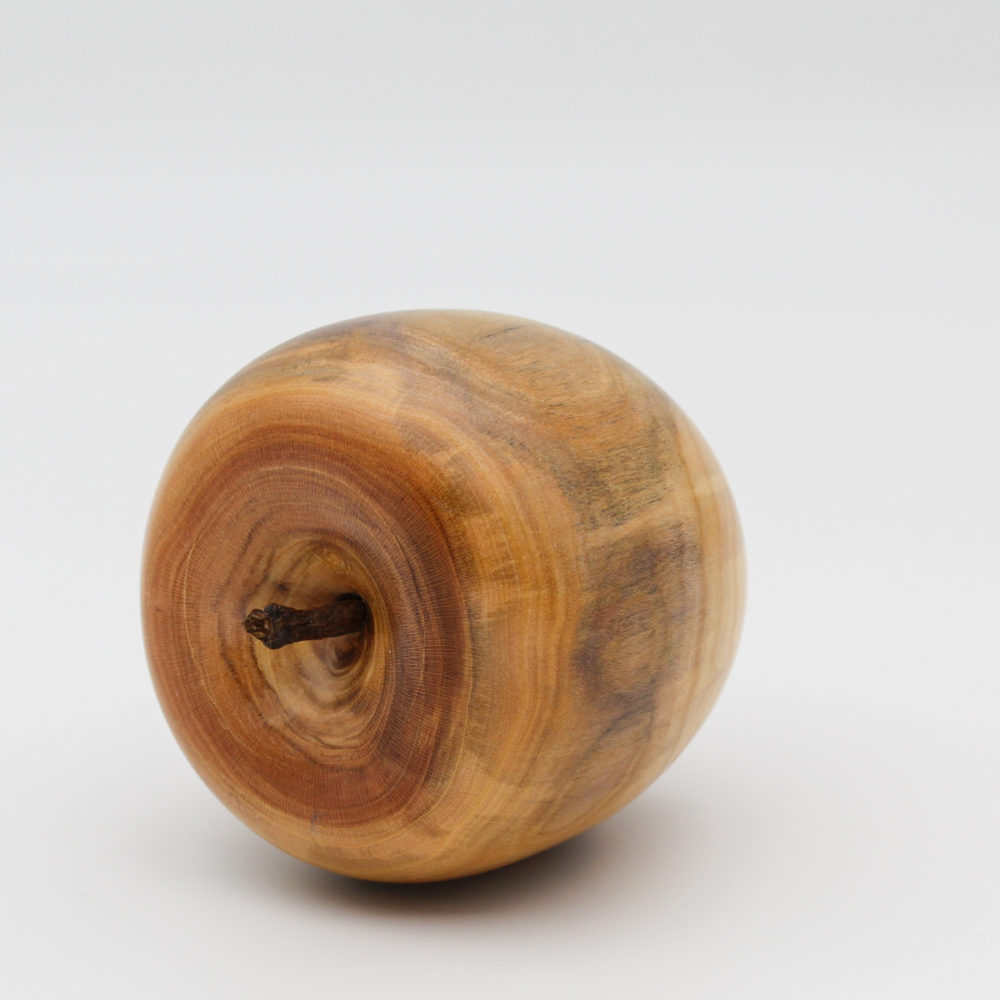 pomme décorative en bois