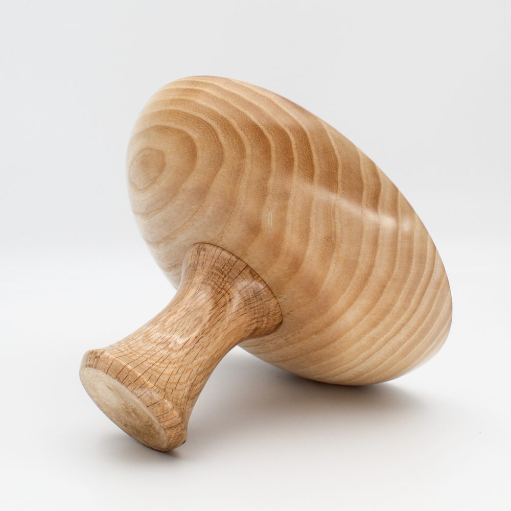 coupe sur pied en bois de frêne renversée