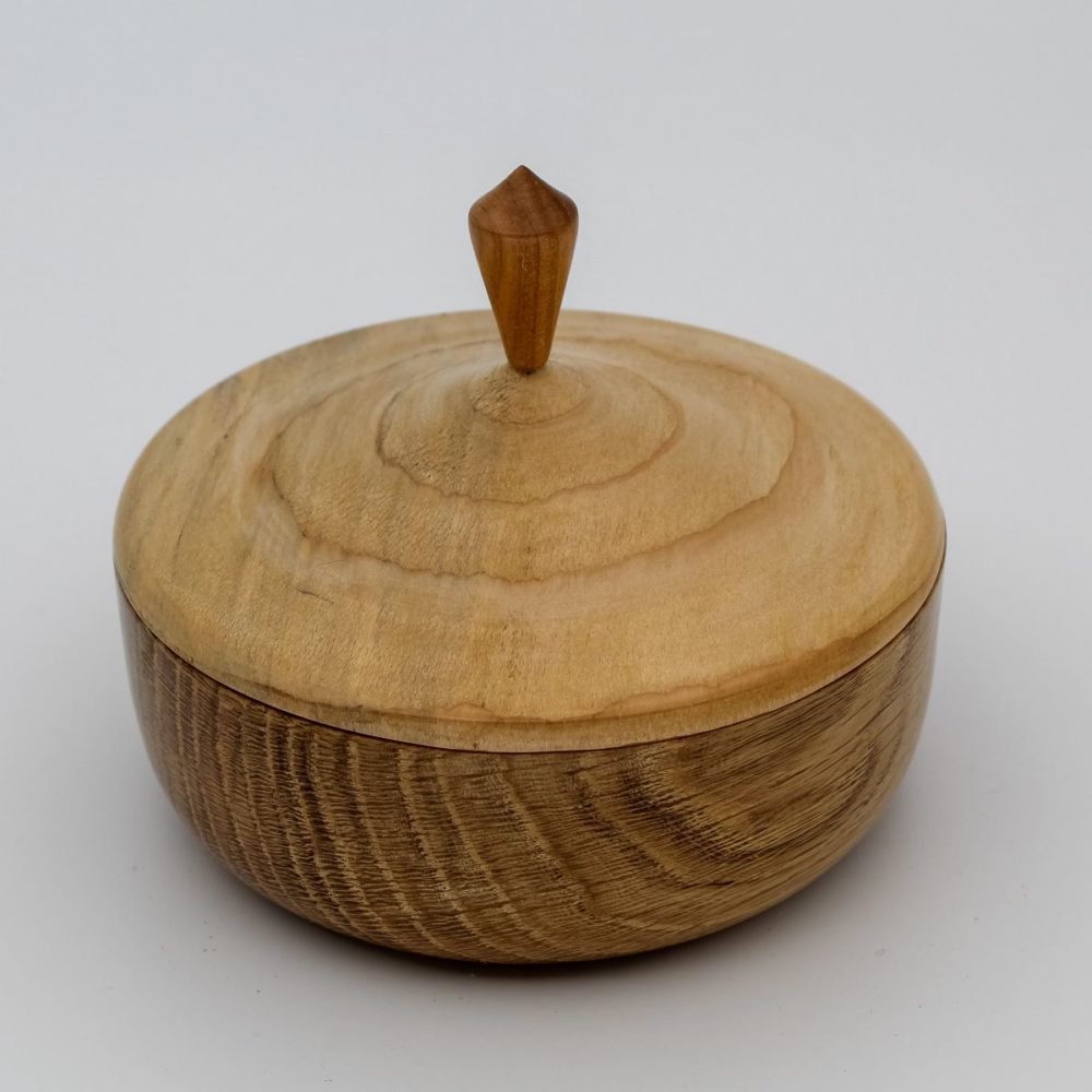 Boîte en bois fermée vue du dessus