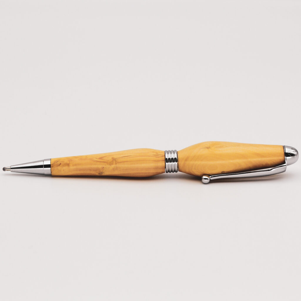 stylo artisanal en bois de buis vue de coté