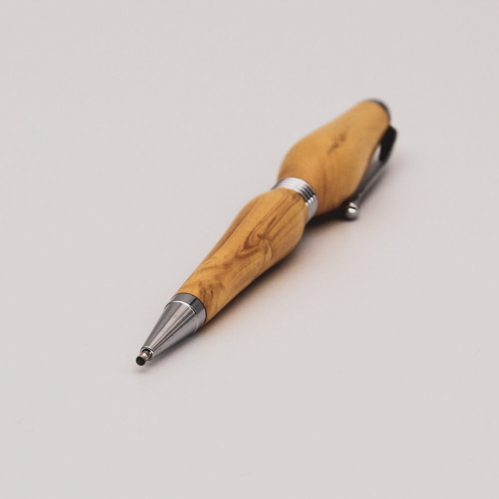 stylo artisanal en bois de buis vue de le pointe