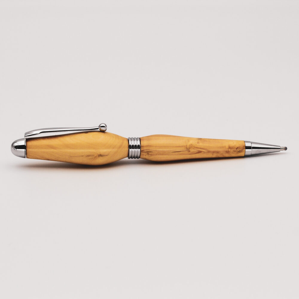 stylo artisanal en bois de buis vue de face