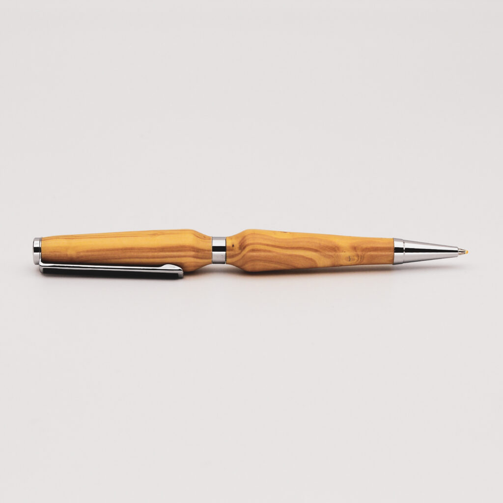 stylo artisanal en bois de buis vue de coté
