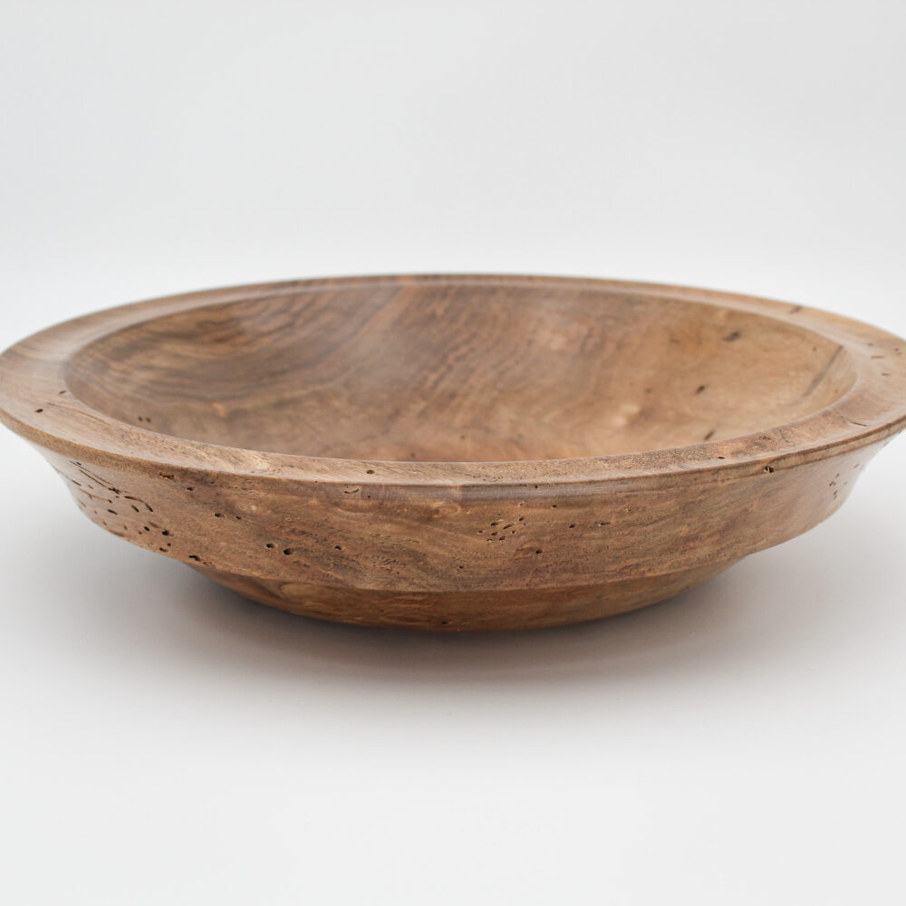 grande coupe en vieux bois de noyer vue de coté