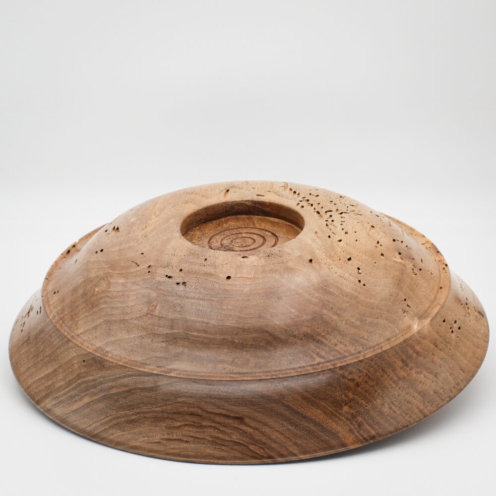 grande coupe en vieux bois de noyer vue de dessous