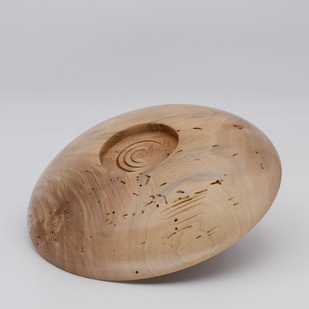 coupelle en vieux bois de noyer vue du dessous