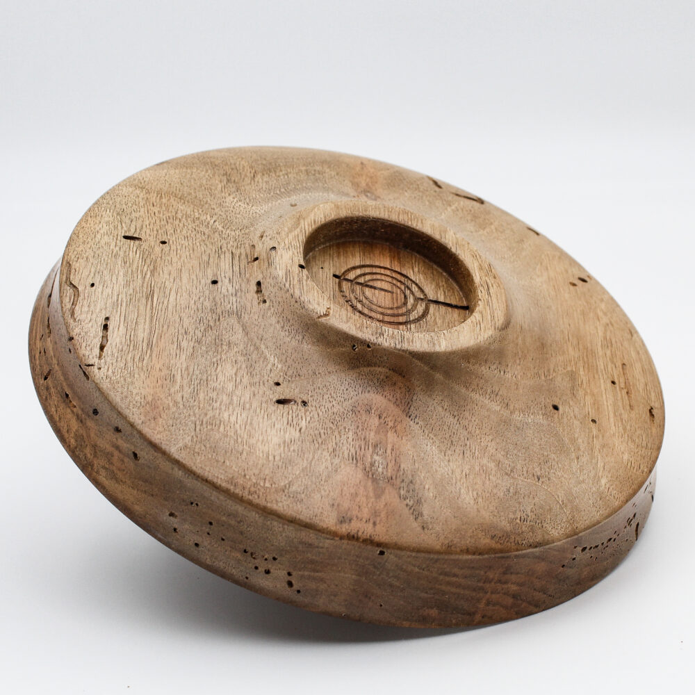 coupelle en bois de noyer ancien vue dessous