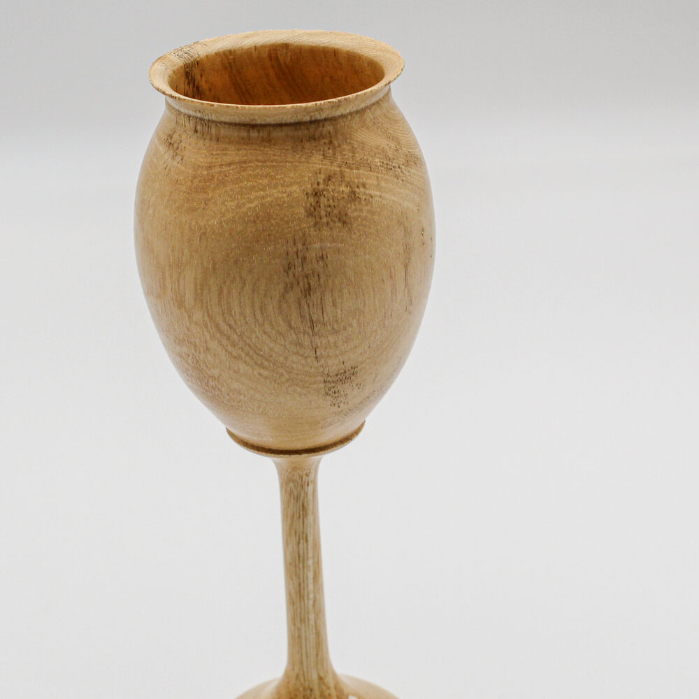 Coupe fine sur pied en bois de figuier détail de la coupe