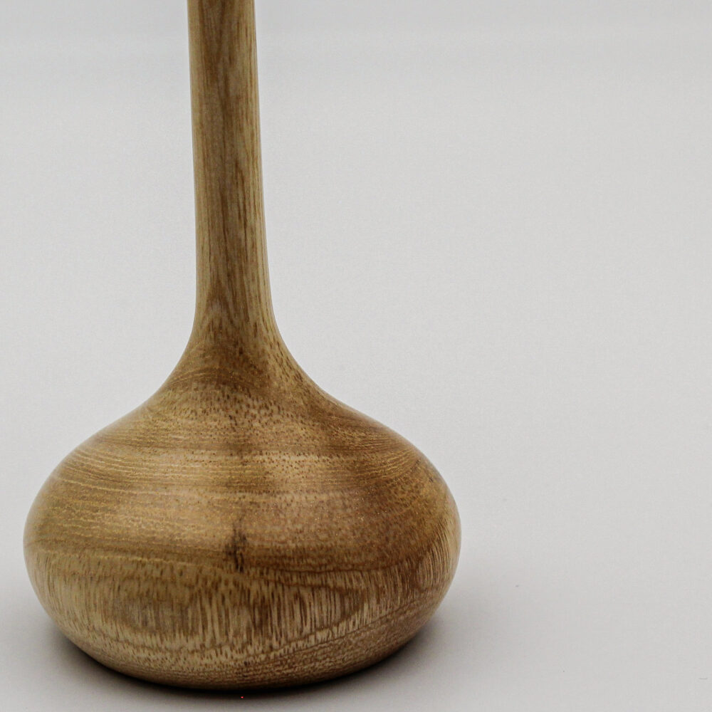 Coupe fine sur pied en bois de figuier détail du pied