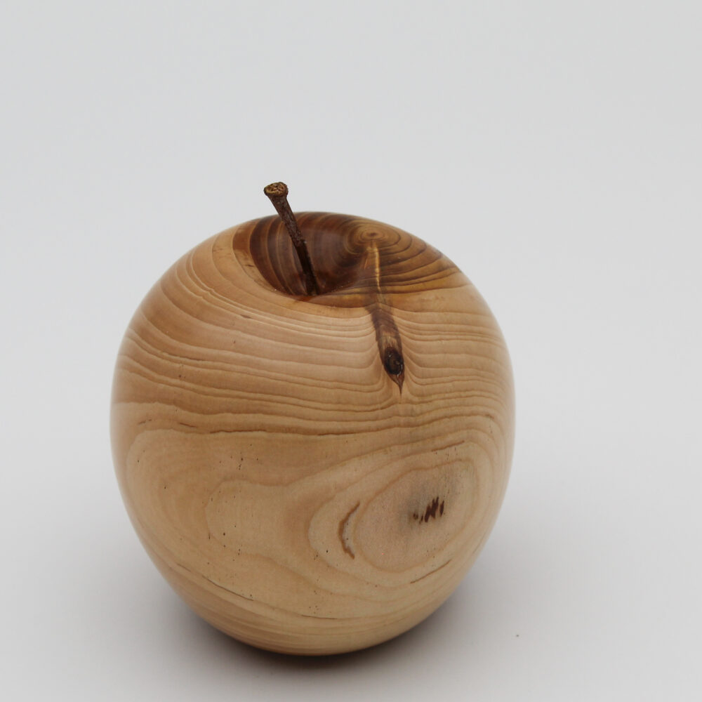 pomme décorative en bois