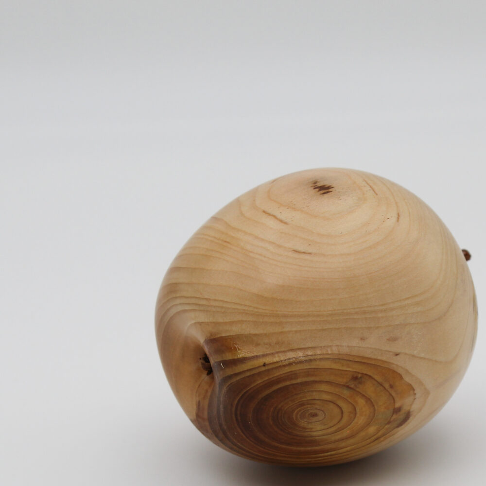 pomme décorative en bois