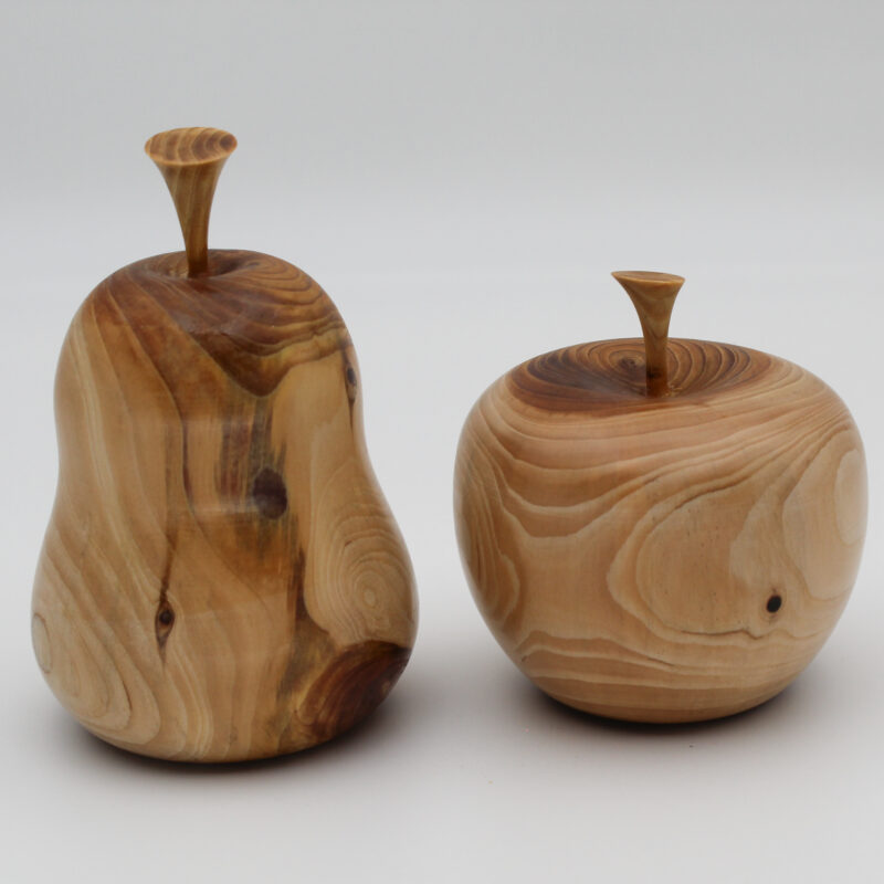 Duo de pomme et poire en bois