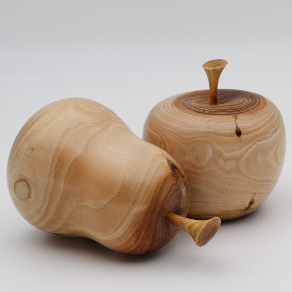 Duo de pomme et poire en bois