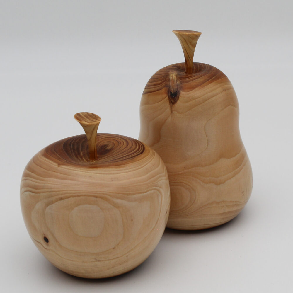 Duo de pomme et poire en bois
