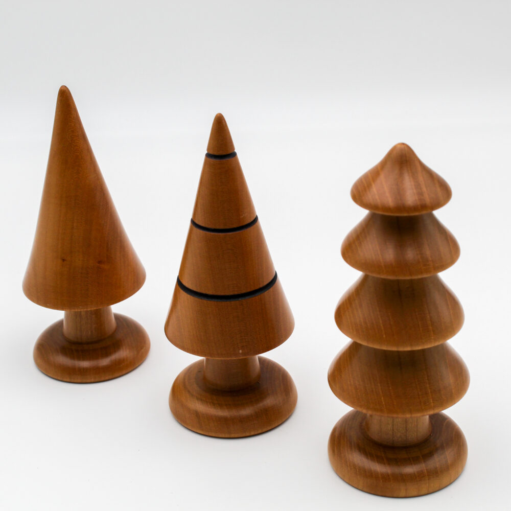 Trio des sapins décoratifs en bois de merisier
