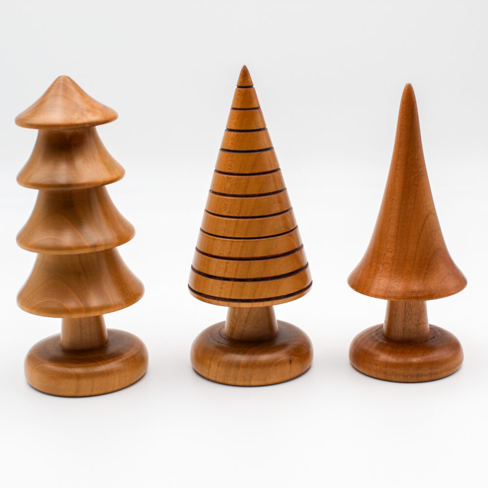 Trio des sapins décoratifs en bois de merisier