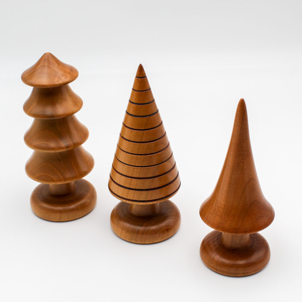 Trio des sapins décoratifs en bois de merisier