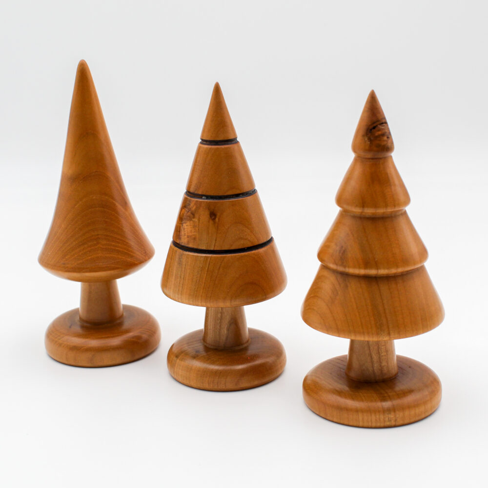 Trio des sapins décoratifs en bois de merisier