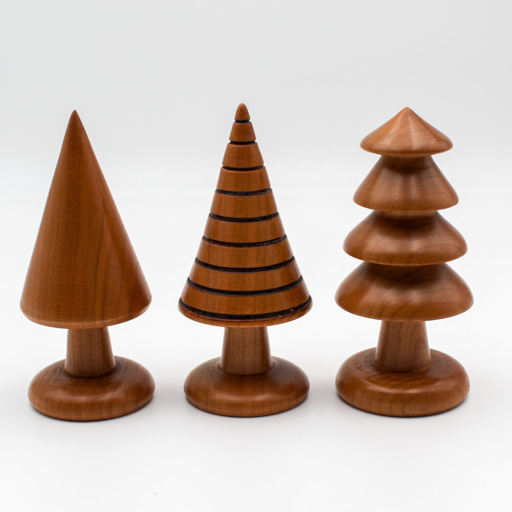 Trio des sapins décoratifs en bois de merisier