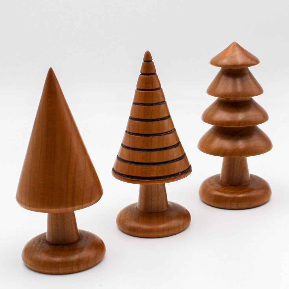 Trio des sapins décoratifs en bois de merisier