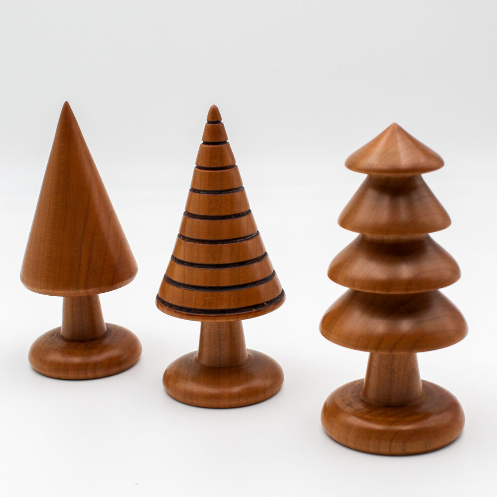 Trio des sapins décoratifs en bois de merisier