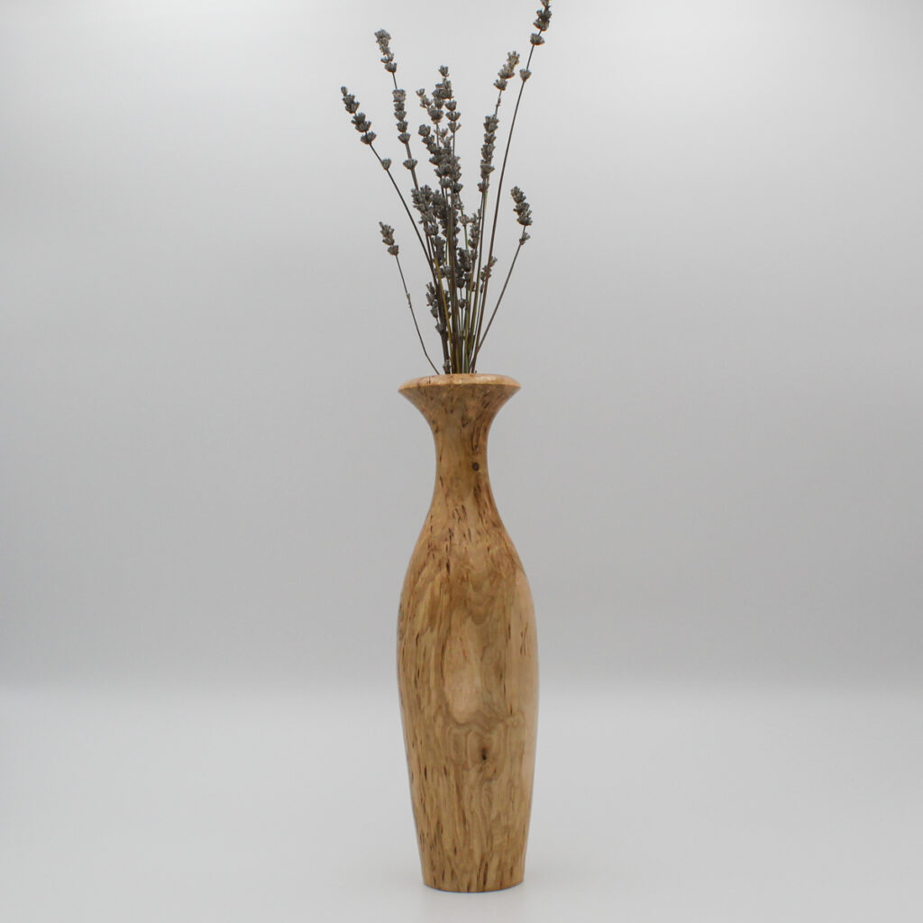 grand soliflore en bois de bouleau madré avec des fleurs séchées de lavande