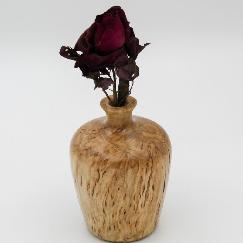 Soliflore en bois de bouleau madré avec une rose séchée