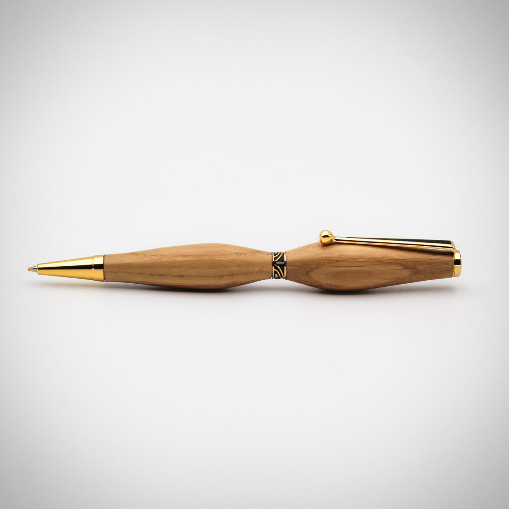 stylo en bois de chêne mécanisme plaqué or 24 K vue de coté