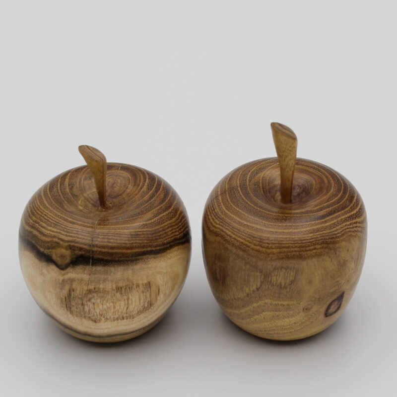 duo de pommes décorative en bois d'acacia